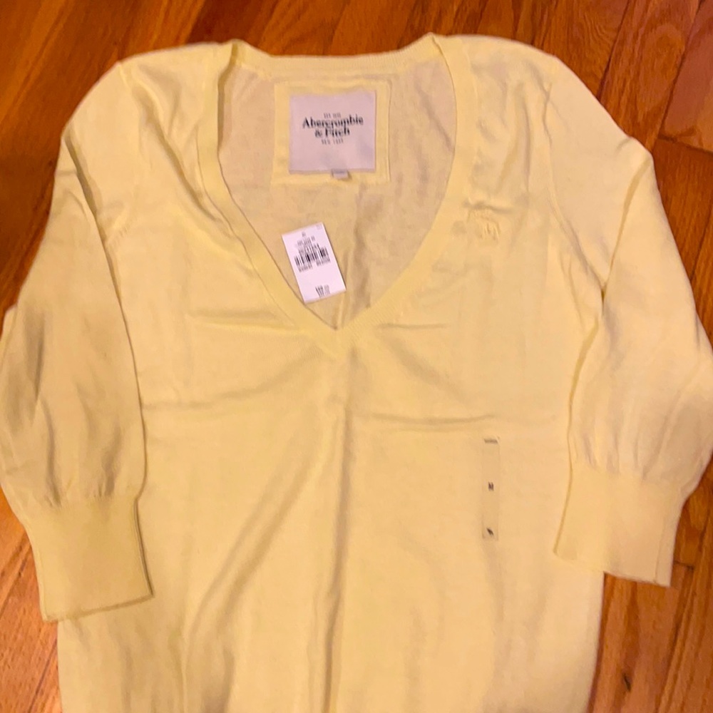 Abercrombie vneck sweater, yellow, MED, NWT